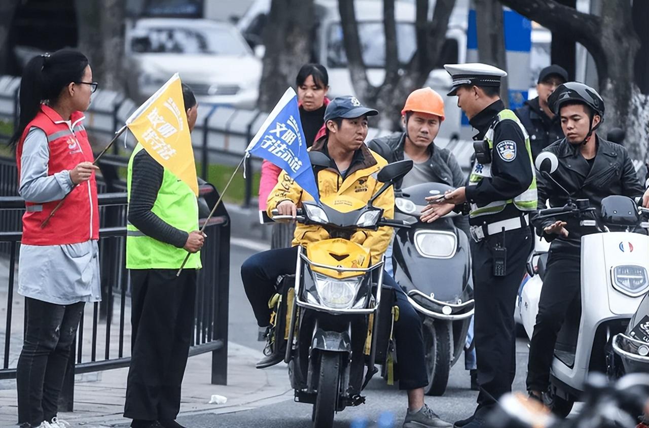 驾驶证分类? 电动两轮、三轮、四轮车驾照类型、要求已明确，没证就别上路