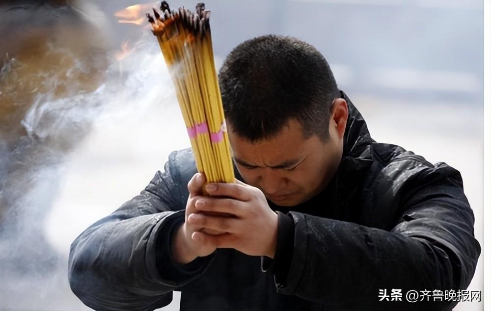 家里点沉香有什么讲究? 年轻人现在都拜财神，沉香烧香有讲究，正确上香再也不慌张