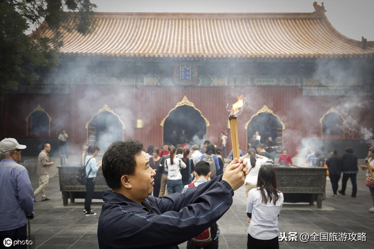 最右边的香代表什么？ 烧香拜佛时，切记佛教四点常识，不懂的话可以看看